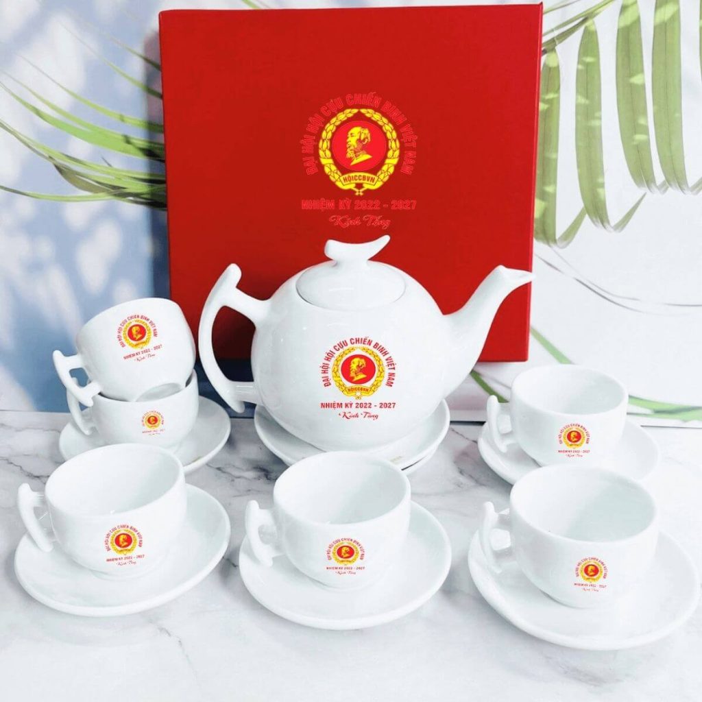 Bộ ấm trà-Quà tặng đại hội cựu chiến binh