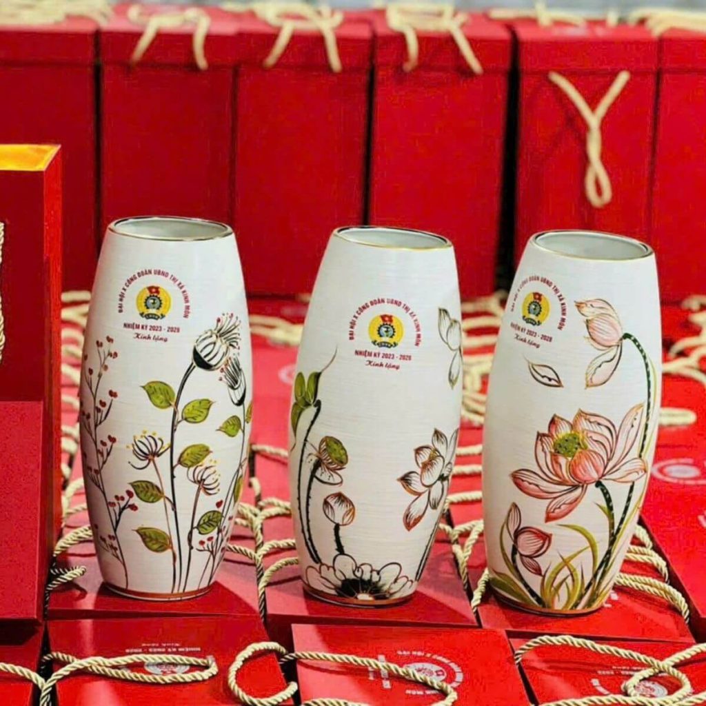 Lọ hoa-quà tặng đại hội cựu chiến binh